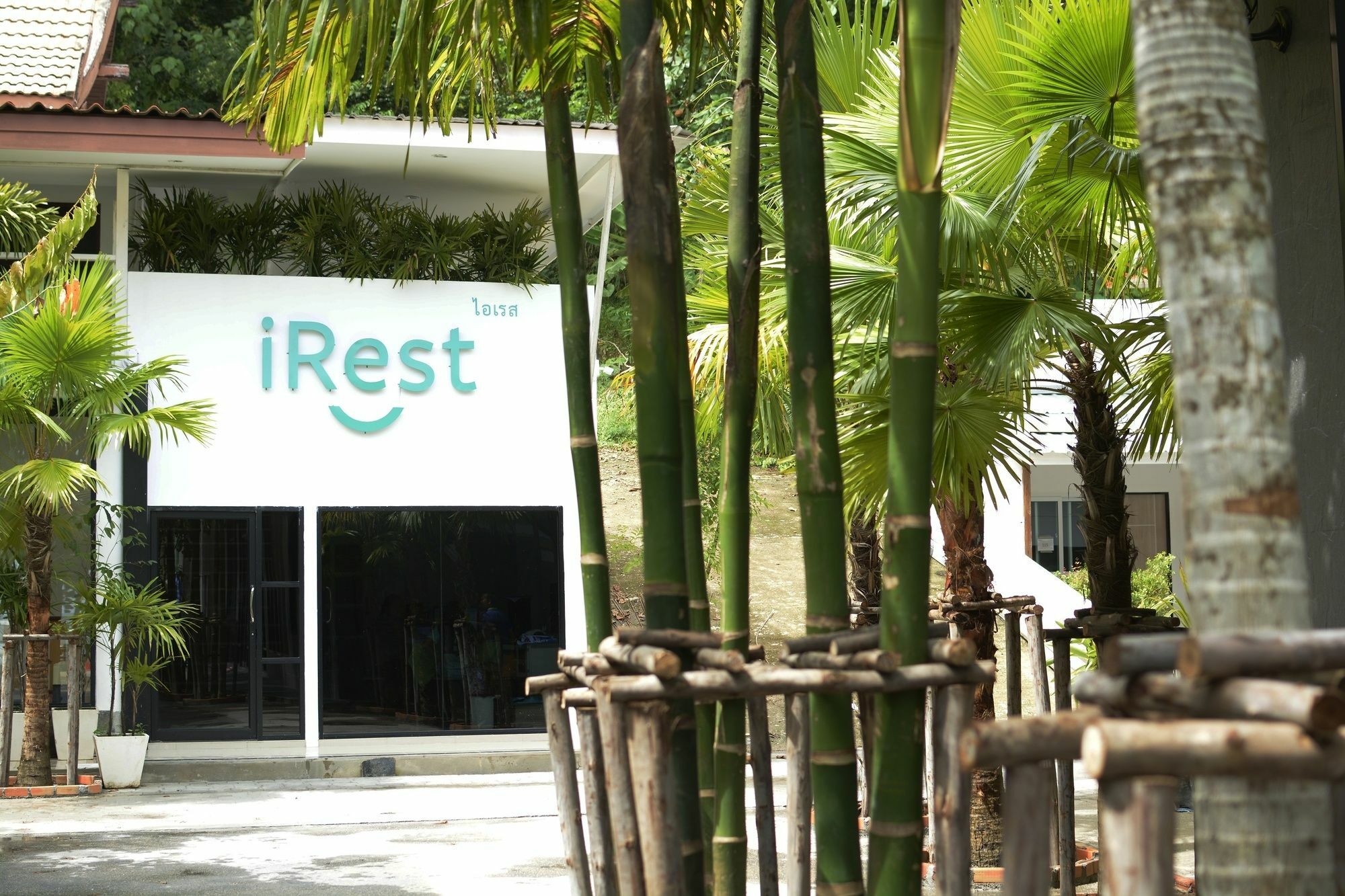 Irest Ao Nang Seafront Hostel Kültér fotó
