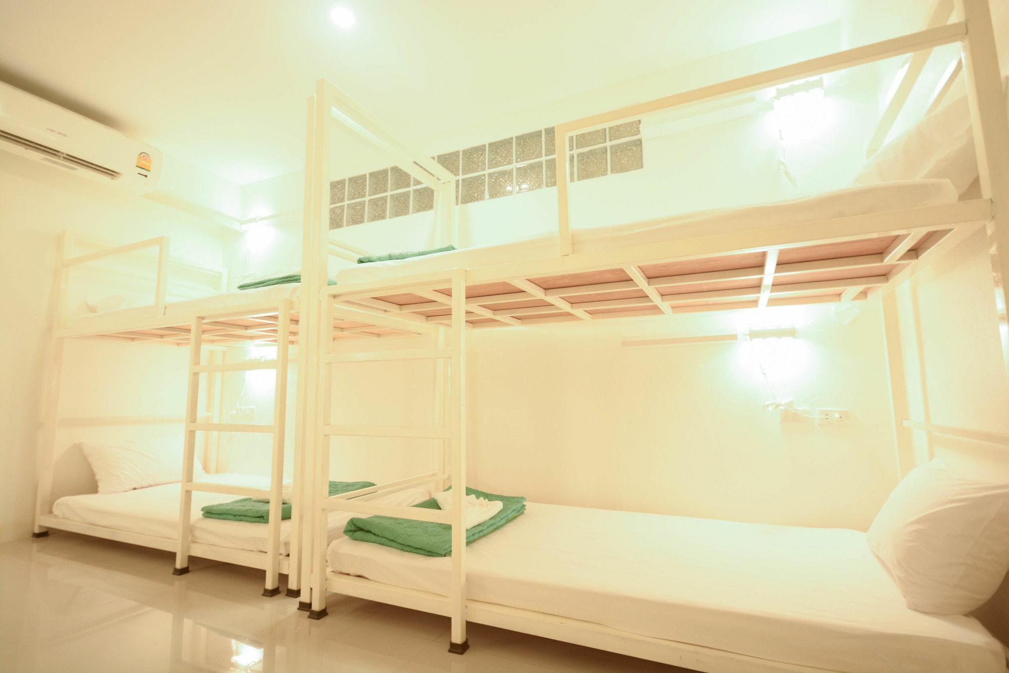 Irest Ao Nang Seafront Hostel Kültér fotó