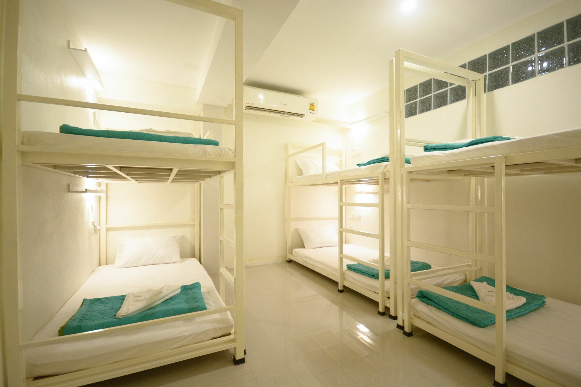 Irest Ao Nang Seafront Hostel Kültér fotó
